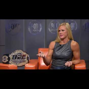 Holly Holm hangs with the likes of Jamie Foxx and Floyd Mayweather now